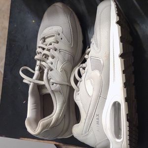 Nike air max women's 11 cream